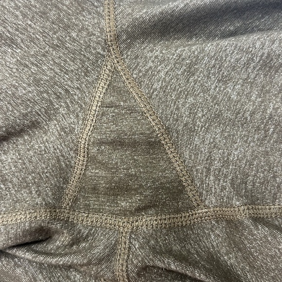 Athleta Cropped 17” Leggings, Size XS EUC - Picture 10 of 10